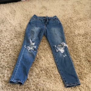 Distressed skinny jeans
